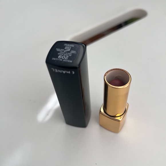 Chanel Rouge Allure Luminous Intense Lip Colour - Alter Ego 209 - Picture 4 of 7